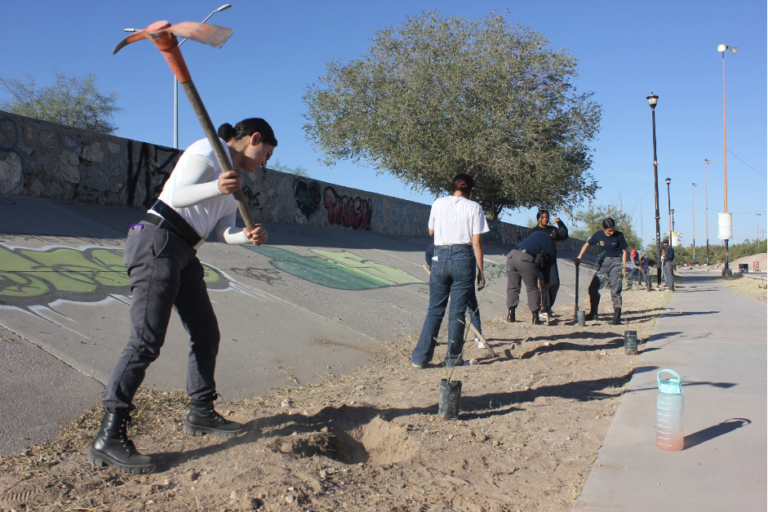 5. 28-oct-24 Jóvenes juarenses del Pentatlón Deportivo Militarizado reforestan el Parque Extremo en Juárez (1)