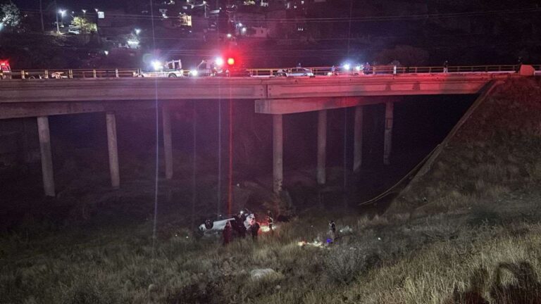 2. 28-nov-24 Accidente En Canal Chuviscar Deja Una Mujer Muerta Y Un Menor Herido