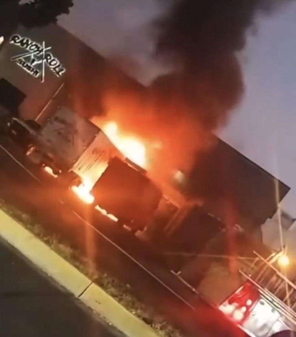 4.-28-nov-24-Incendian-Restaurante-De-Youtuber-Vinculado-Al-Cartel-De-Sinaloa-1
