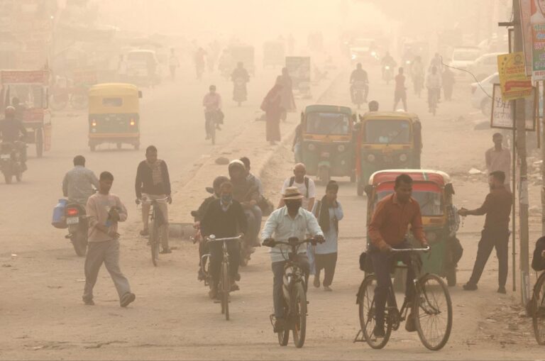 6. 25-nov-24 India Extiende Restricciones por Crisis de Contaminación en Delhi (1)