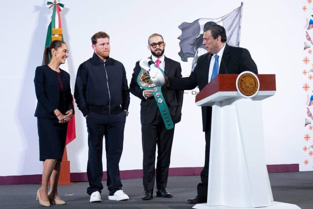 7. 29-nov-24 Canelo Álvarez Y Mauricio Sulaimán Promueven La Paz En La Ciudad De México (1)