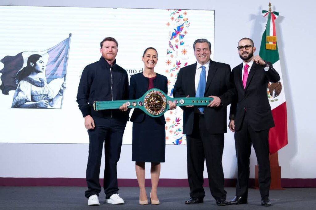 7. 29-nov-24 %22Canelo Álvarez Y Mauricio Sulaimán Promueven La Paz En La Ciudad De México%22 (2)