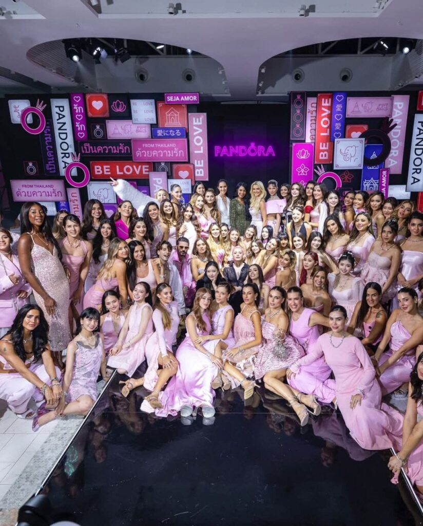 10. 03-dic-24 Galilea Montijo Brilla En Desfile Internacional De Pandora En Tailandia (2)