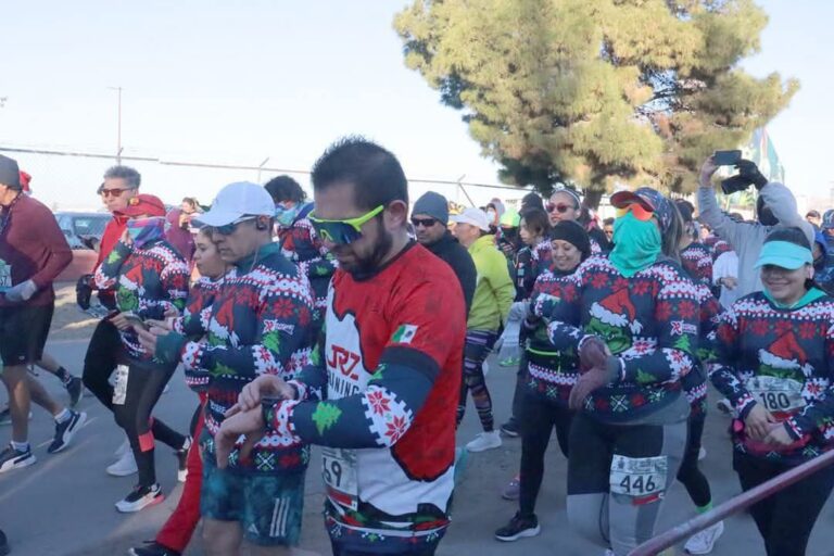 3. 26-dic-24 Familias y deportistas celebran la tradición en la Carrera Navideña en Ciudad Juárez (1)