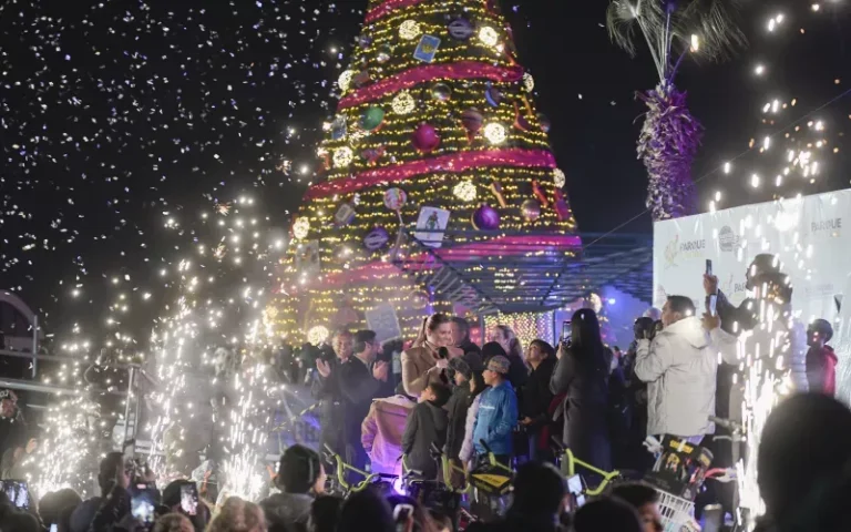 3. 6-dic-24 Maru Campos Enciende Árbol de Navidad e Inaugura Atracciones Decembrinas en Ciudad Juárez (1)