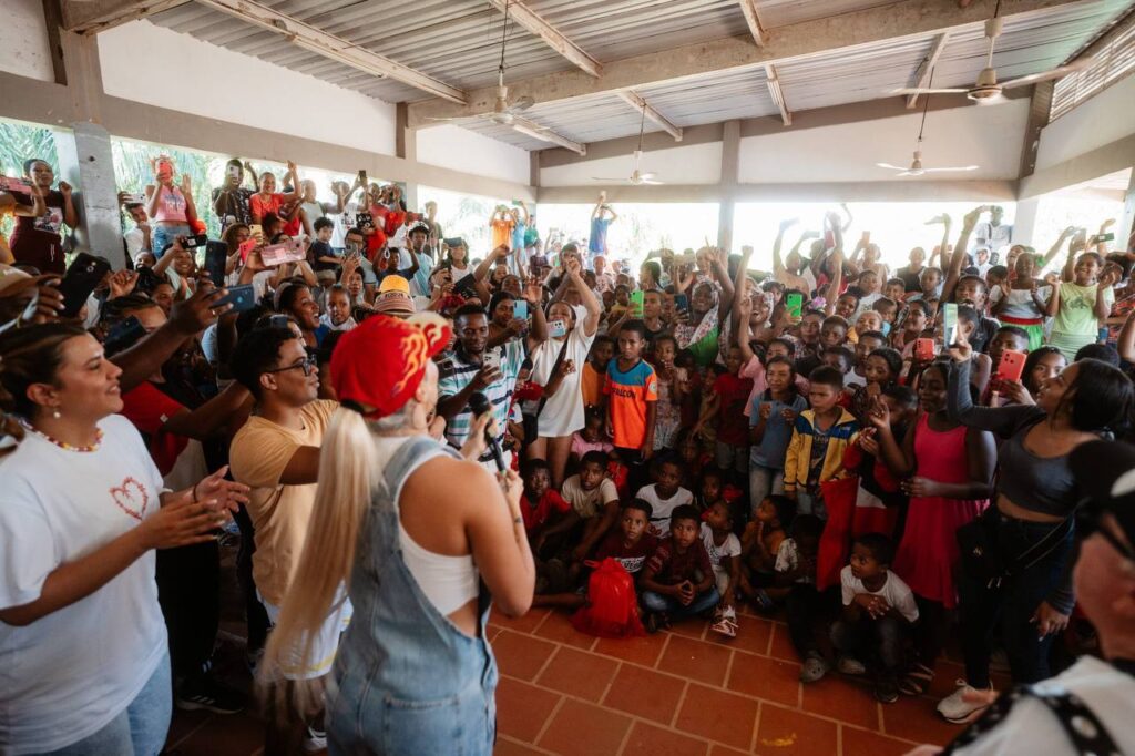 9. 19-dic-24 Karol G Brinda Solidaridad y Esperanza a Madres Adolescentes en Cartagena (3)
