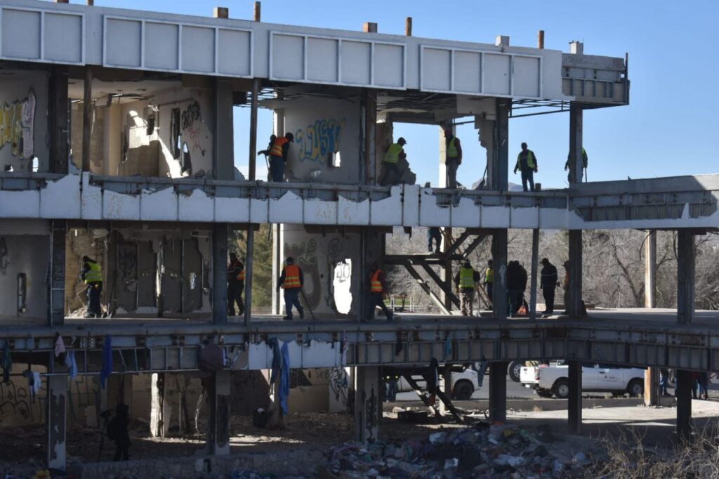 3. 19-feb-25 Realizan operativo de limpieza en edificio abandonado en El Chamizal (1)