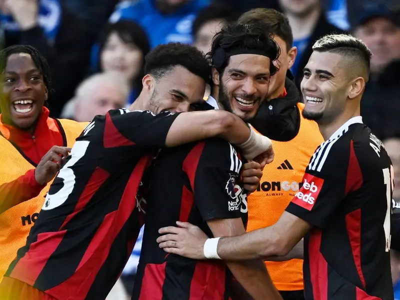 10. 08-mar-25 Golazo de Raúl Jiménez ante Brighton en la Premier League