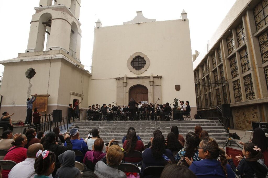 8. 31-mar-25 Concierto sinfónico reúne a familias juarenses frente a la Catedral de Guadalupe (3)