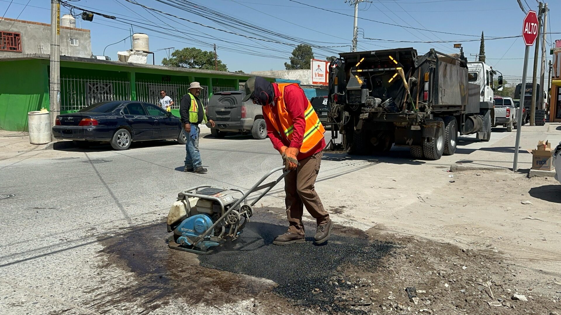 3. 08-abr-25 Obras Públicas realiza trabajos de bacheo en la colonia Zaragoza (1)