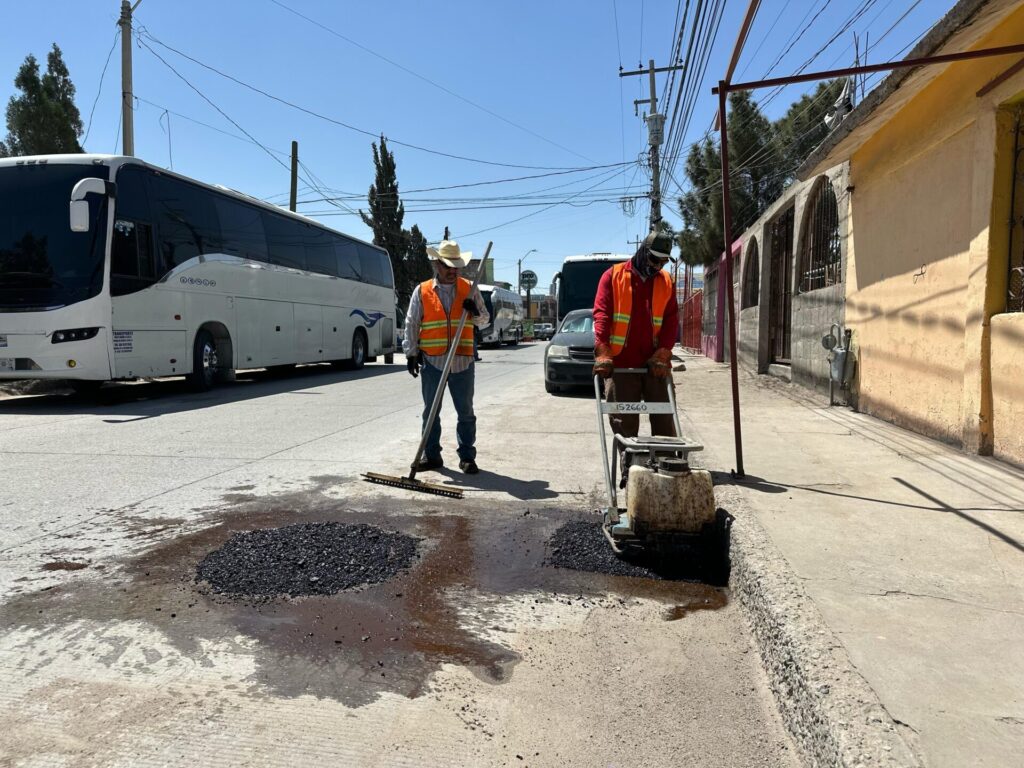 3. 08-abr-25 Obras Públicas realiza trabajos de bacheo en la colonia Zaragoza (2)