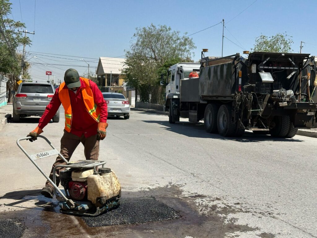 3. 08-abr-25 Obras Públicas realiza trabajos de bacheo en la colonia Zaragoza (3)