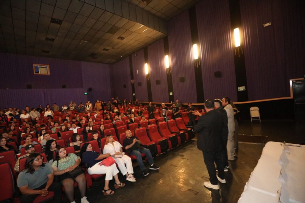 3. 28-abr-25 Juárez tiene talento- Presentan el documental %22Revbels%22 con apoyo del municipio (2)