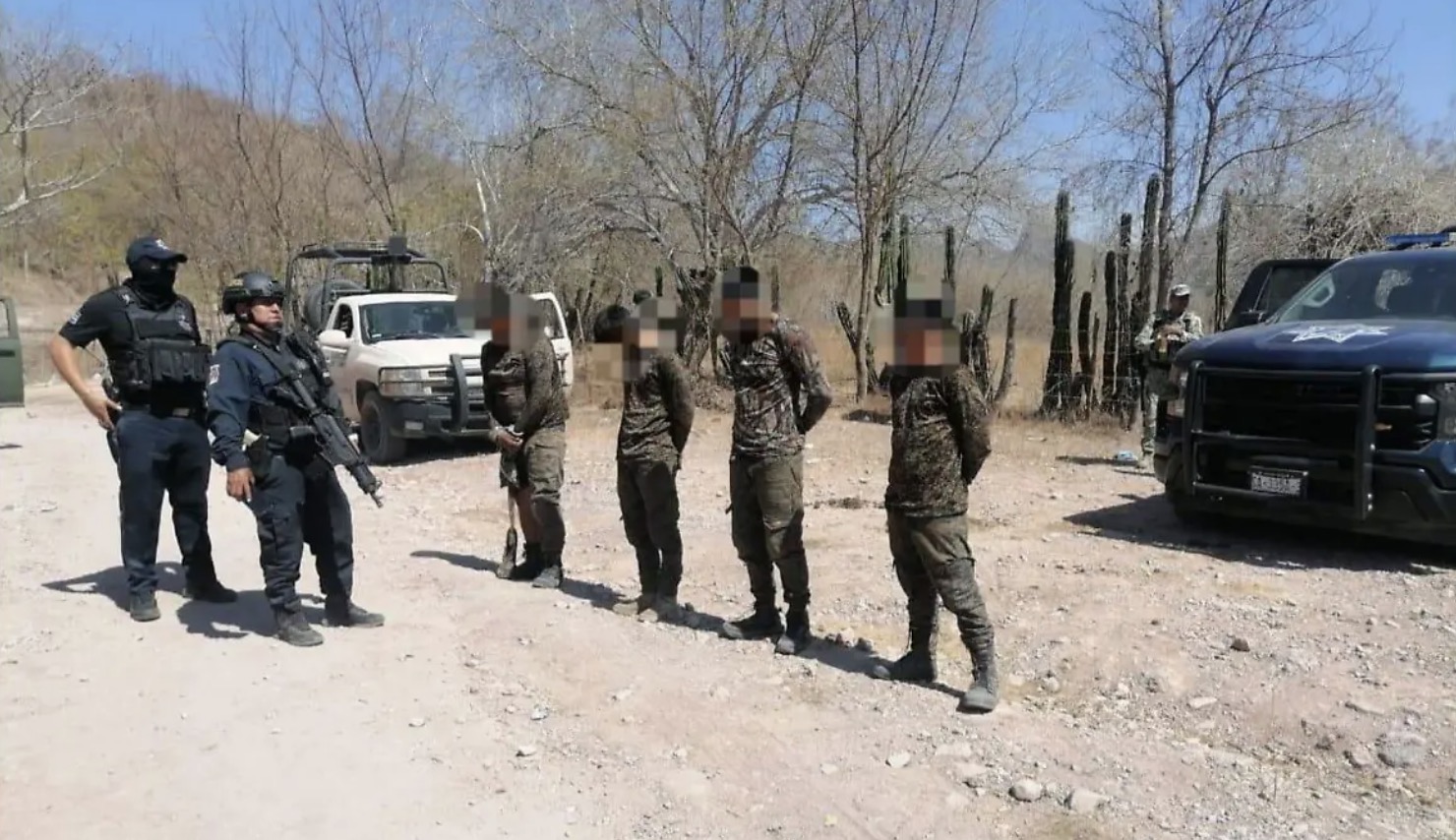 Detienen a cuatro civiles con armas y destruyen explosivos en Sinaloa