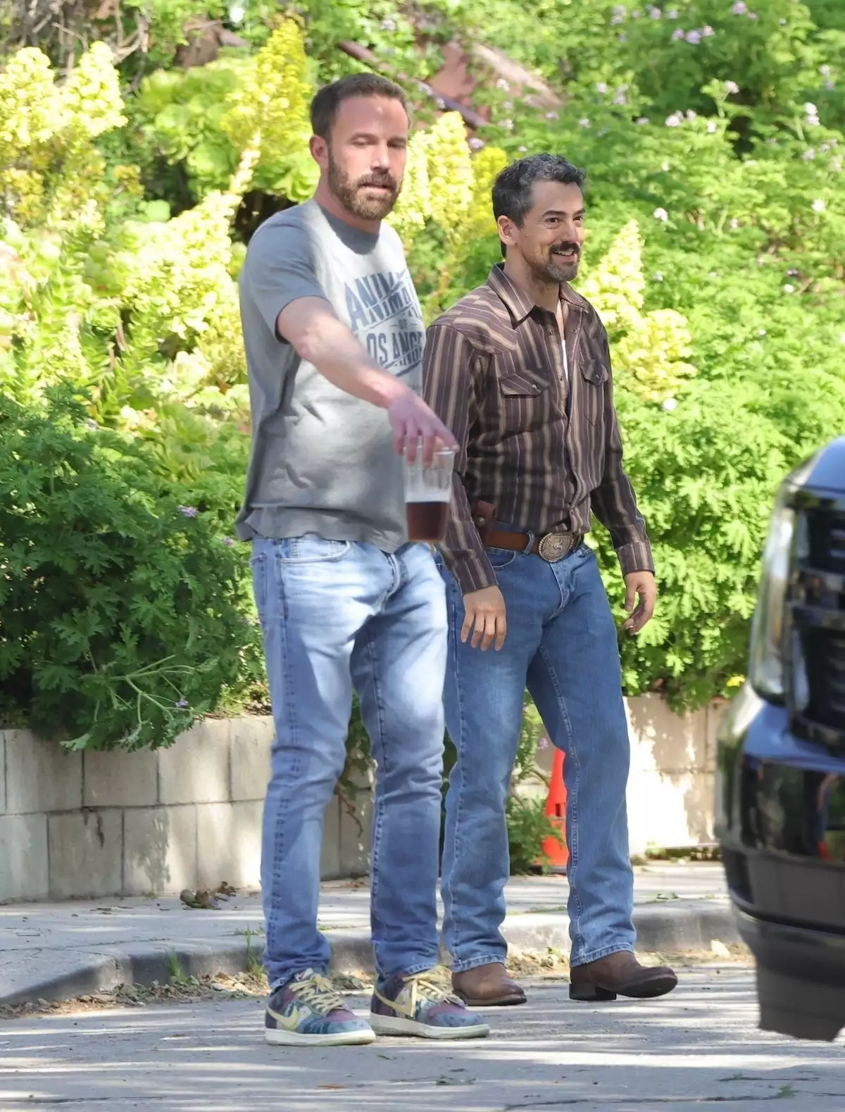 8. 16-abr-25 Luis Gerardo Méndez comparte set con Ben Affleck en nueva película internacional