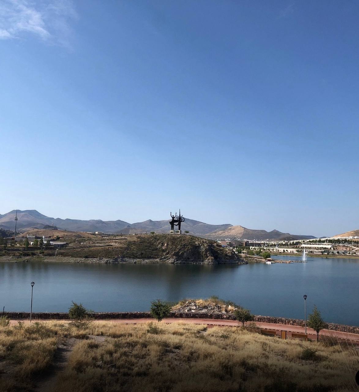 2. 05-may-25 Hombre rescatado tras volcar su kayak en la Presa Chihuahua y pasar horas entre rocas