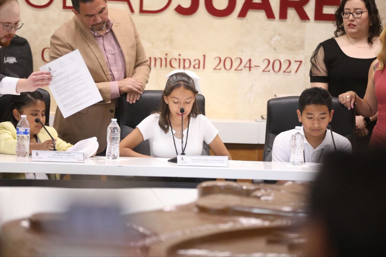 3. 08-may-25 Niños toman el control- Participan como funcionarios municipales por un día en Juárez (1)
