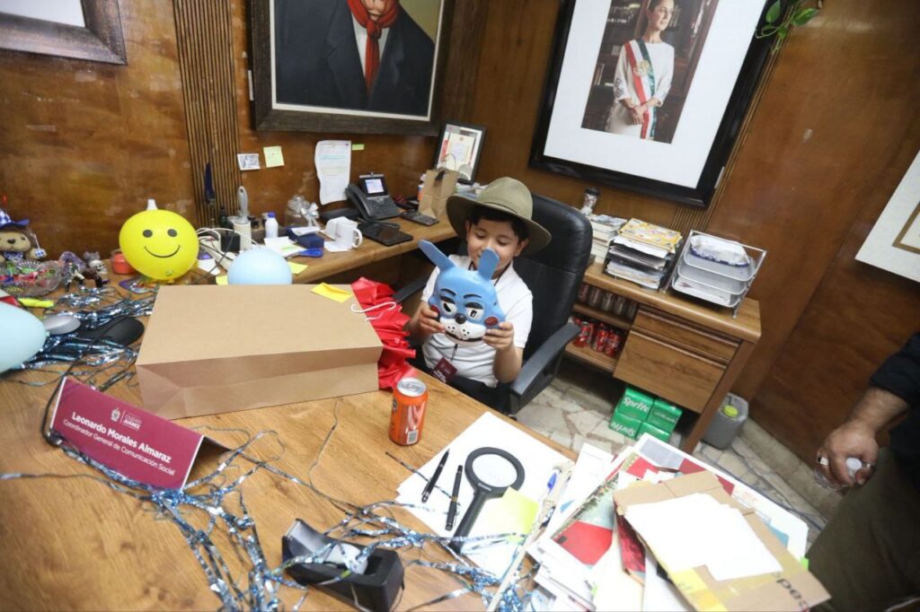 3. 08-may-25 Niños toman el control- Participan como funcionarios municipales por un día en Juárez (3)
