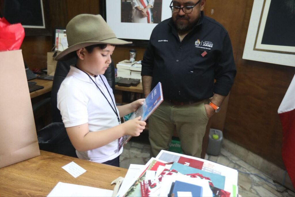 3. 08-may-25 Niños toman el control- Participan como funcionarios municipales por un día en Juárez (4)