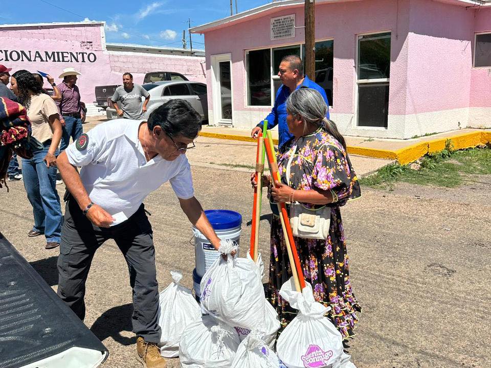 2. 05-ago-25 Entregan apoyos a familias afectadas por lluvias en Juárez y Bachíniva (2)
