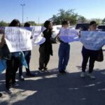 Estudiantes de la UACJ protestan por falta de transporte: desigualdad y abandono institucional
