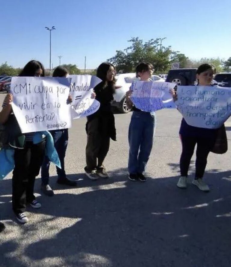 Estudiantes de la UACJ protestan por falta de transporte: desigualdad y abandono institucional